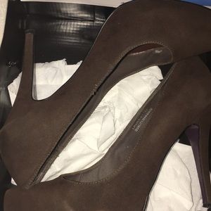 Brown Pumps/Heels